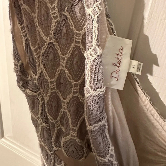 Deletta ANTHROPOLOGIE XL Diamond Lace Peplum Top Crisscrossed Back Cap Sleeve - Picture 4 of 10